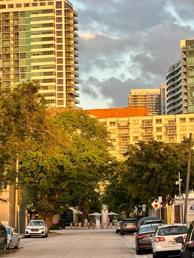 Nice Queen Bedroom - Best Location In Miami - Luggage Storage Service, Parking And Laundry المظهر الخارجي الصورة